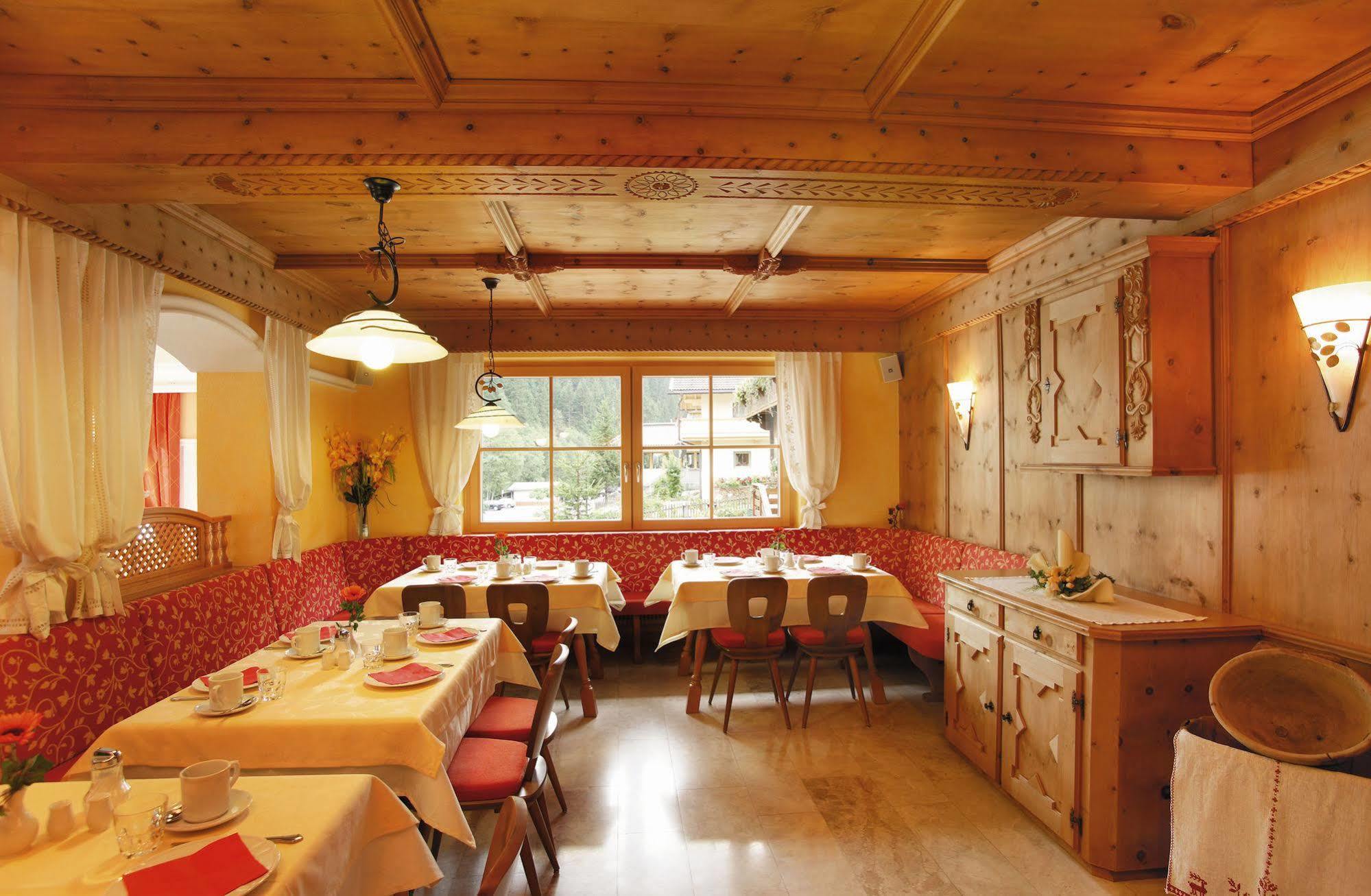 Alpenherz Garni Hotel 4*
