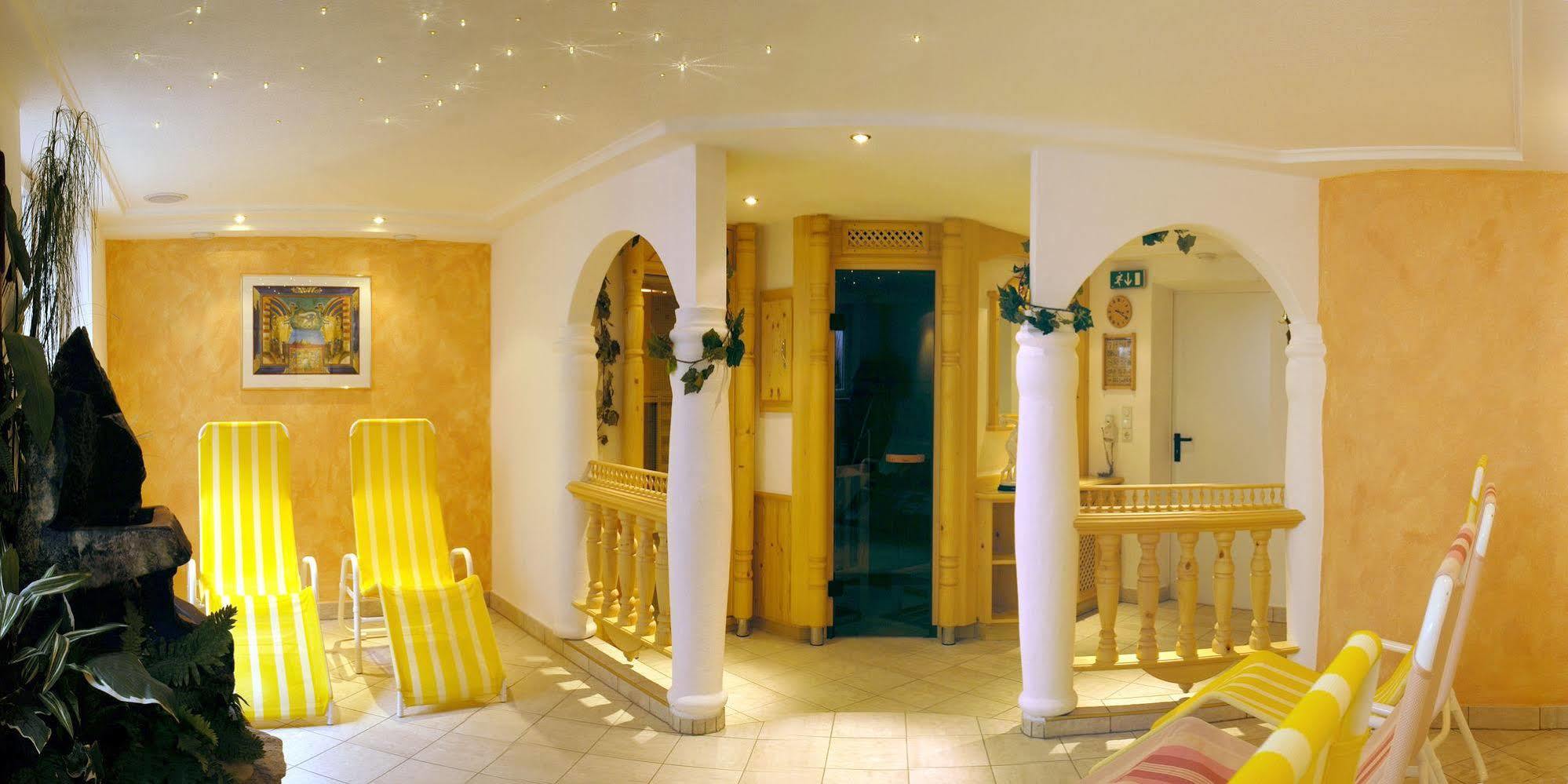 Alpenherz Garni Hotel 4*