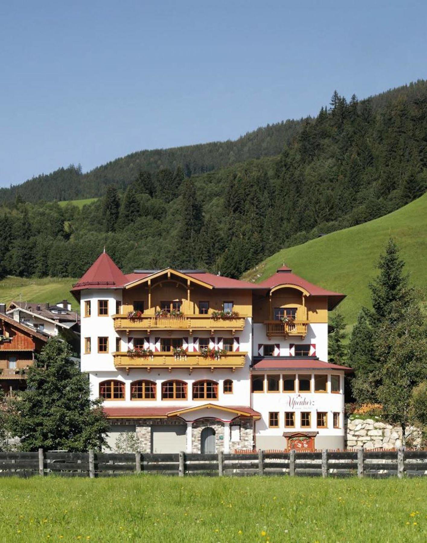Alpenherz Garni Hotel 4*