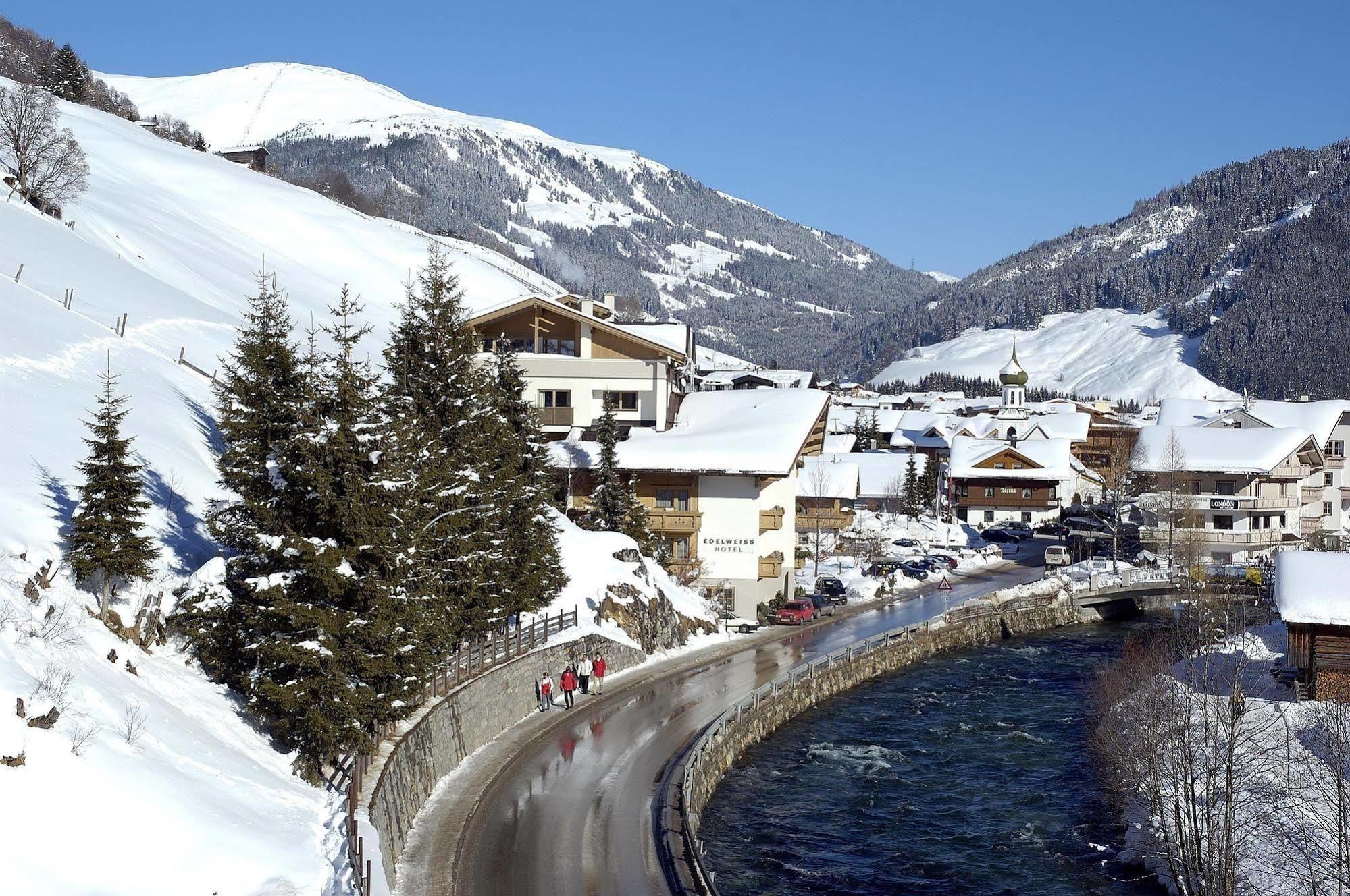 Hotel Alpenherz Garni 4*